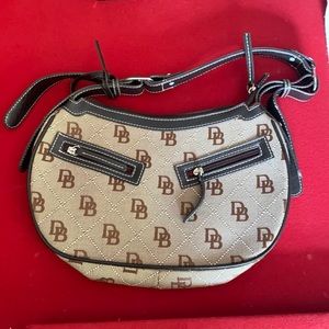 Dooney & bourke purse
